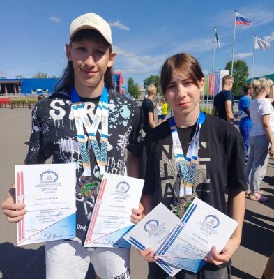 Диана Тоньшина и Полина Манжола